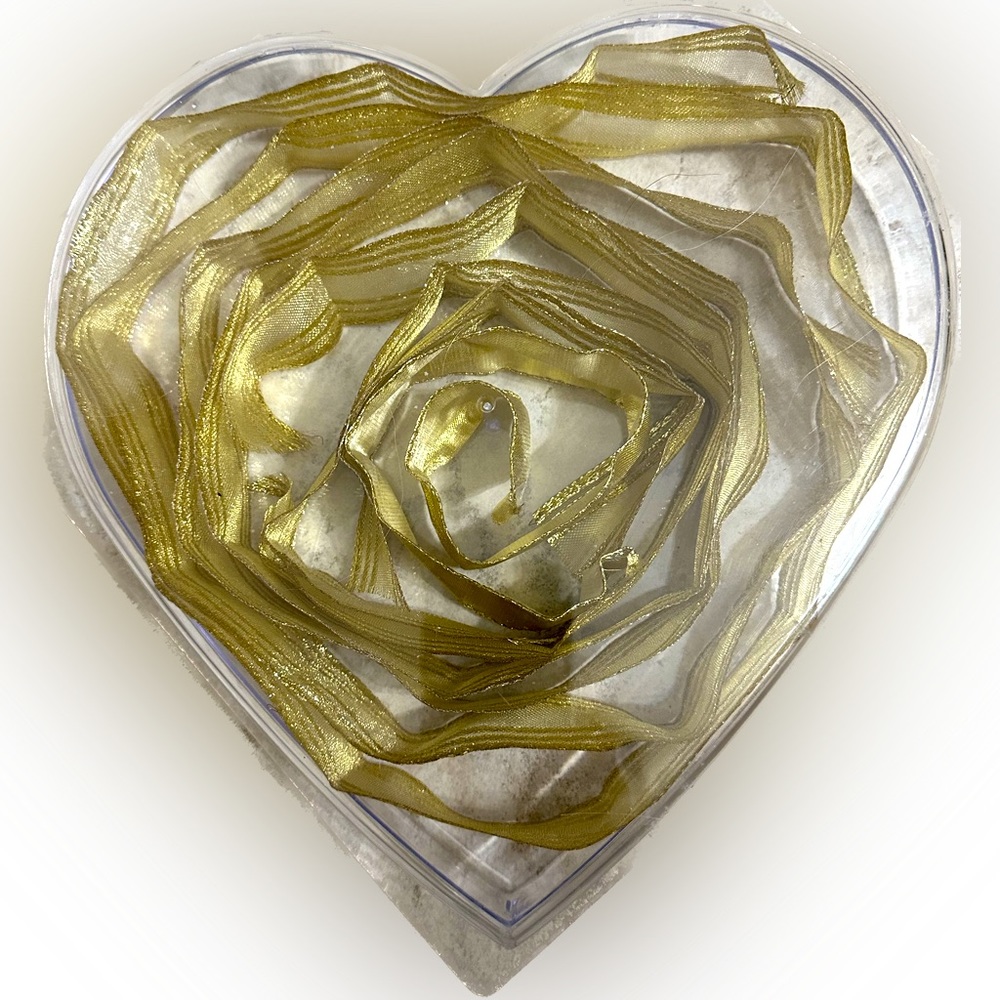 10.75” RUSSELL STOVER CLEAR PLASTIC HINGED VALENTINE HEART CHOCOLATE BOX GIFT#C